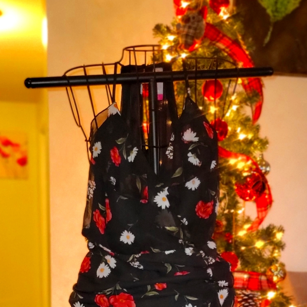 NO BOUNDARIES Black Floral Dress